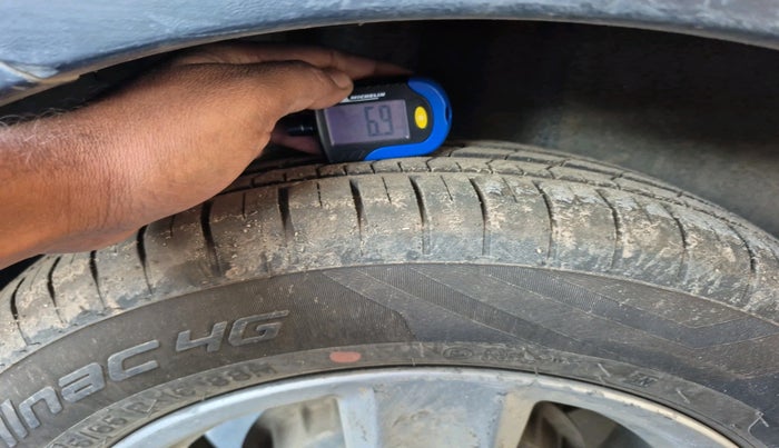 2016 Volkswagen Cross Polo HIGHLINE MPI, Petrol, Manual, 1,03,968 km, tyre