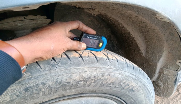 2013 Renault Duster 85 PS RXE DIESEL, Diesel, Manual, 2,04,610 km, tyre