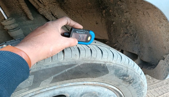 2013 Renault Duster 85 PS RXE DIESEL, Diesel, Manual, 2,04,610 km, tyre