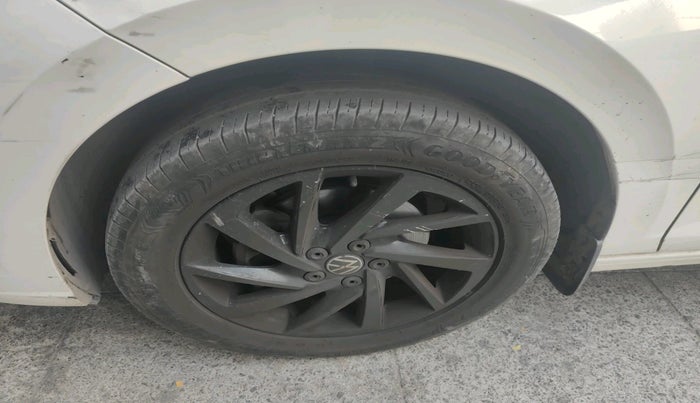 2023 Volkswagen VIRTUS TOPLINE TSI 1.0 MT, Petrol, Manual, 41,843 km, tyre