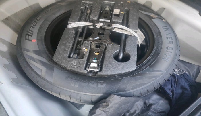 2023 Volkswagen VIRTUS TOPLINE TSI 1.0 MT, Petrol, Manual, 41,843 km, tyre