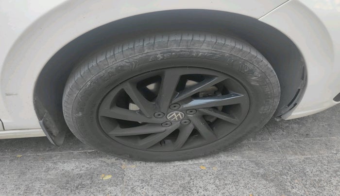 2023 Volkswagen VIRTUS TOPLINE TSI 1.0 MT, Petrol, Manual, 41,843 km, tyre