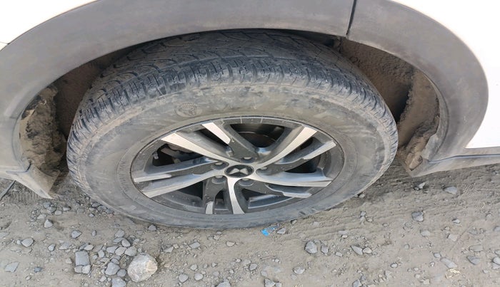 2022 Mahindra XUV700 MX D MT 5 STR, Diesel, Manual, 1,13,689 km, tyre