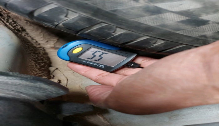 2016 Volkswagen Ameo TRENDLINE 1.2L, Petrol, Manual, 1,05,204 km, tyre