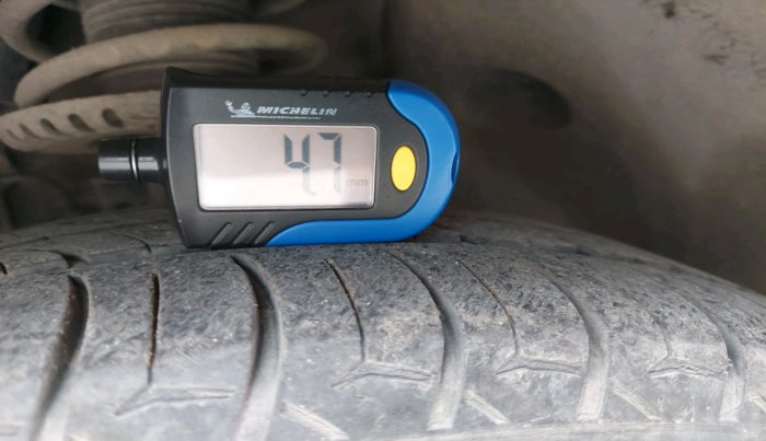 2016 Volkswagen Ameo TRENDLINE 1.2L, Petrol, Manual, 1,05,204 km, tyre