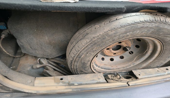 2011 Maruti Alto LXI, Petrol, Manual, 1,09,381 km, tyre