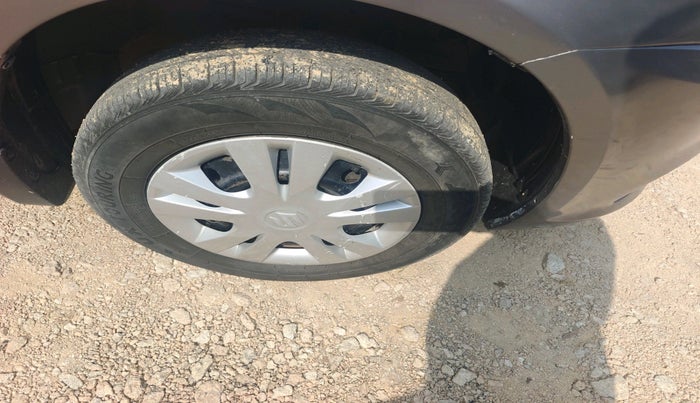 2012 Maruti Swift Dzire VXI, Petrol, Manual, 1,35,244 km, tyre