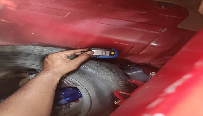 2013 Honda Brio S MT, Petrol, Manual, 93,920 km, tyre