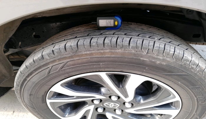 2022 Toyota Innova Crysta 2.7 GX AT 7 STR, Petrol, Automatic, 40,508 km, tyre