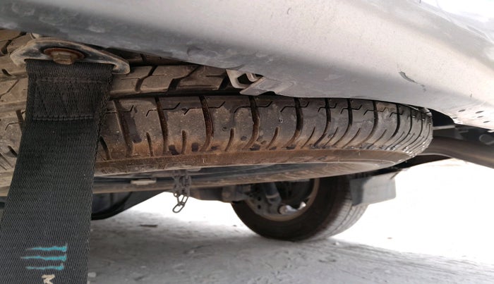 2022 Toyota Innova Crysta 2.7 GX AT 7 STR, Petrol, Automatic, 40,508 km, tyre