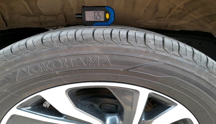 2022 Toyota Innova Crysta 2.7 GX AT 7 STR, Petrol, Automatic, 40,508 km, tyre