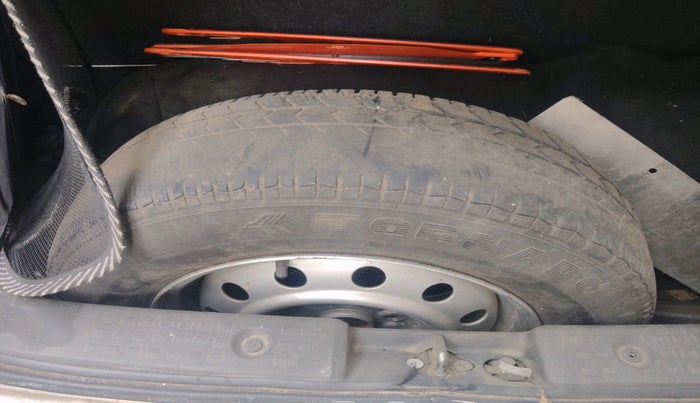 2011 Maruti Swift LXI, Petrol, Manual, 48,218 km, tyre