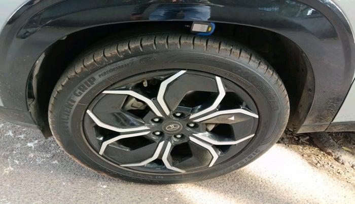 2024 Tata Curvv Accomplished S 1.2 Petrol 7DCA, Petrol, Automatic, 29,419 km, tyre