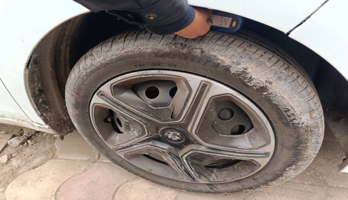 2023 Tata ALTROZ XM PLUS CNG, Petrol, Manual, 61,328 km, tyre