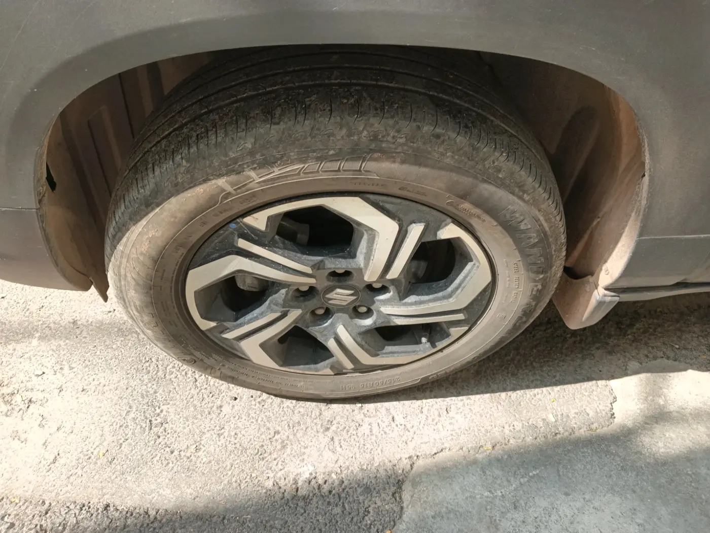2024 Maruti BREZZA ZXI + SMART HYBRID, Petrol, Manual, 23,278 km, tyre