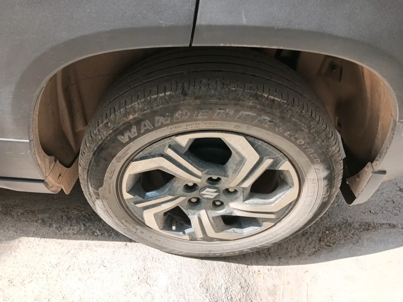 2024 Maruti BREZZA ZXI + SMART HYBRID, Petrol, Manual, 23,278 km, tyre