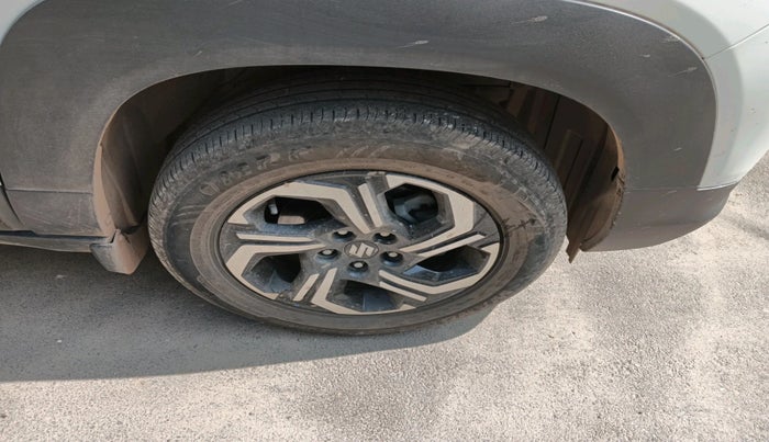 2024 Maruti BREZZA ZXI + SMART HYBRID, Petrol, Manual, 23,278 km, tyre