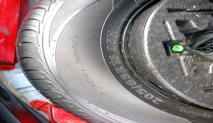 2016 Hyundai Creta SX PLUS 1.6 DIESEL, Diesel, Manual, 1,21,858 km, tyre