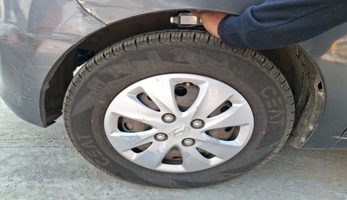 2013 Hyundai i10 MAGNA 1.1, Petrol, Manual, 27,290 km, tyre