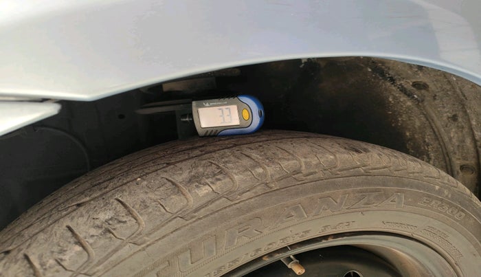 2011 Toyota Etios V, Petrol, Manual, 33,810 km, tyre