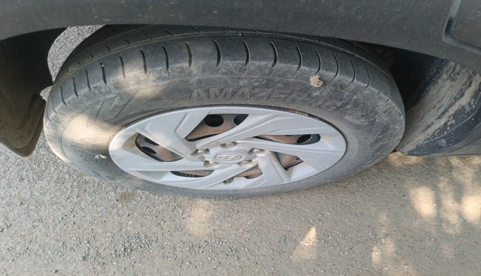 2021 Hyundai Creta EX 1.5 DIESEL, Diesel, Manual, 1,24,701 km, tyre