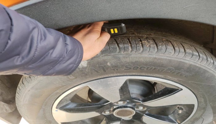 2018 Tata NEXON XZA PLUS DIESEL DUAL TONE, Diesel, Automatic, 1,09,008 km, tyre