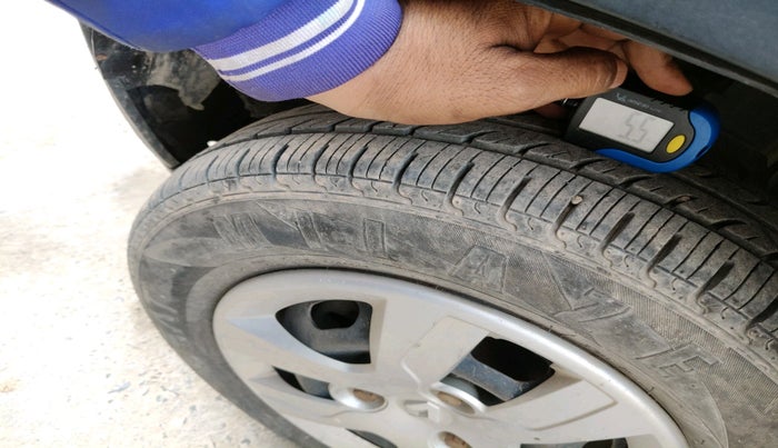 2016 Renault Kwid RXT 0.8, Petrol, Manual, 1,00,413 km, tyre