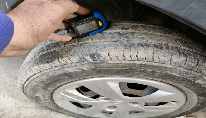 2016 Renault Kwid RXT 0.8, Petrol, Manual, 1,00,413 km, tyre