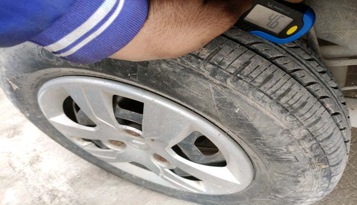 2016 Renault Kwid RXT 0.8, Petrol, Manual, 1,00,413 km, tyre