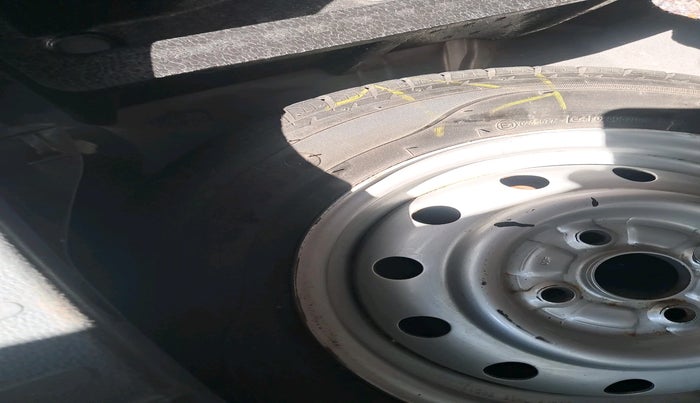 2011 Maruti Wagon R 1.0 LXI, Petrol, Manual, 19,837 km, tyre