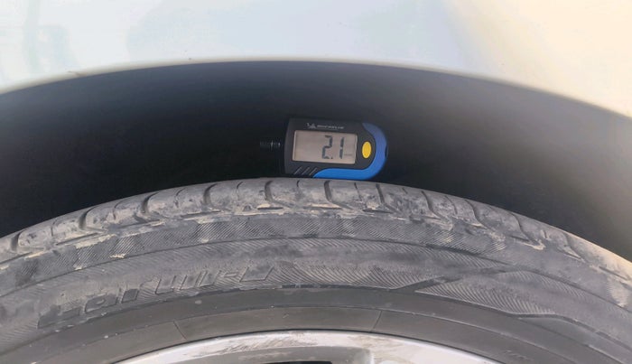 2011 Hyundai Verna FLUIDIC 1.6 VTVT SX, Petrol, Manual, 1,23,999 km, tyre