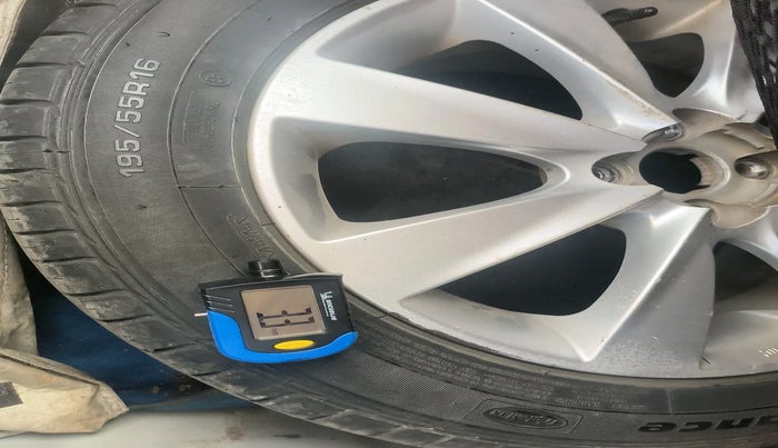 2011 Hyundai Verna FLUIDIC 1.6 VTVT SX, Petrol, Manual, 1,23,999 km, tyre