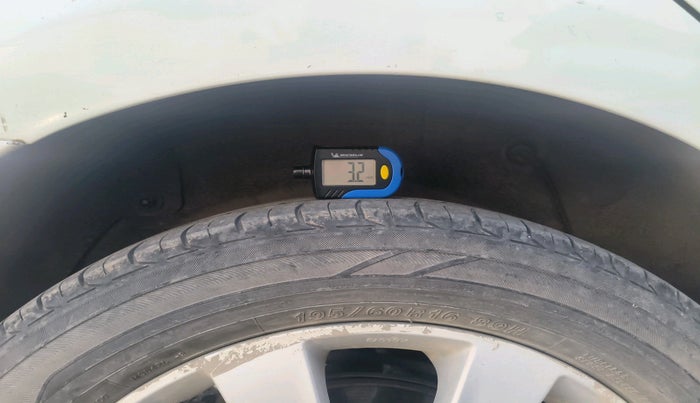 2011 Hyundai Verna FLUIDIC 1.6 VTVT SX, Petrol, Manual, 1,23,999 km, tyre