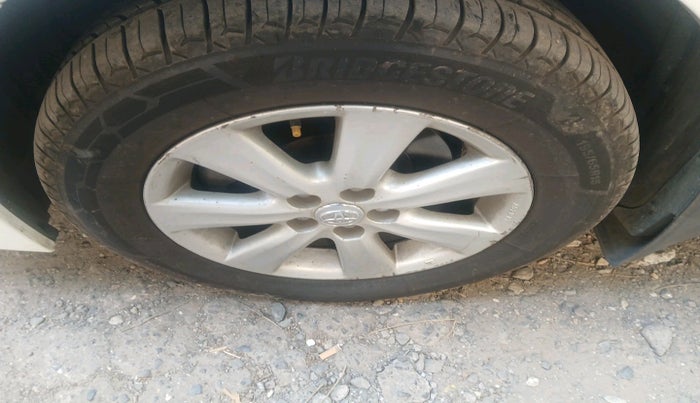 2014 Toyota Corolla Altis G PETROL, Petrol, Manual, 1,46,982 km, tyre