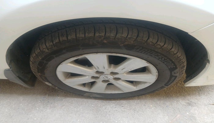 2014 Toyota Corolla Altis G PETROL, Petrol, Manual, 1,46,982 km, tyre