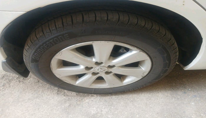 2014 Toyota Corolla Altis G PETROL, Petrol, Manual, 1,46,982 km, tyre