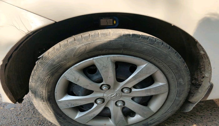 2013 Hyundai Eon MAGNA +, Petrol, Manual, 82,007 km, tyre