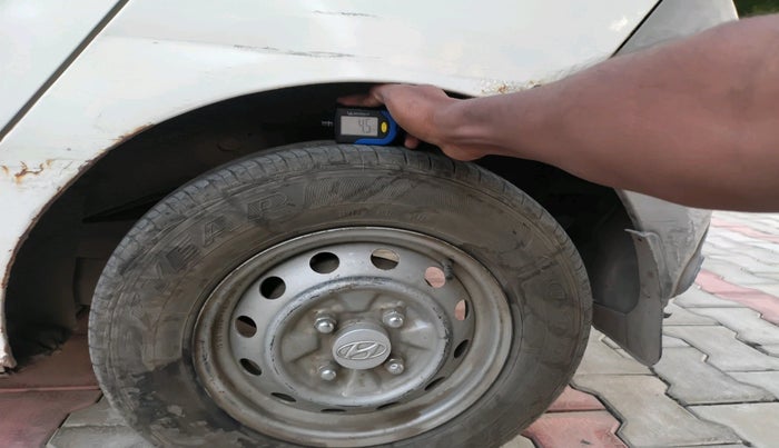 2013 Hyundai Eon ERA +, Petrol, Manual, 1,05,648 km, tyre