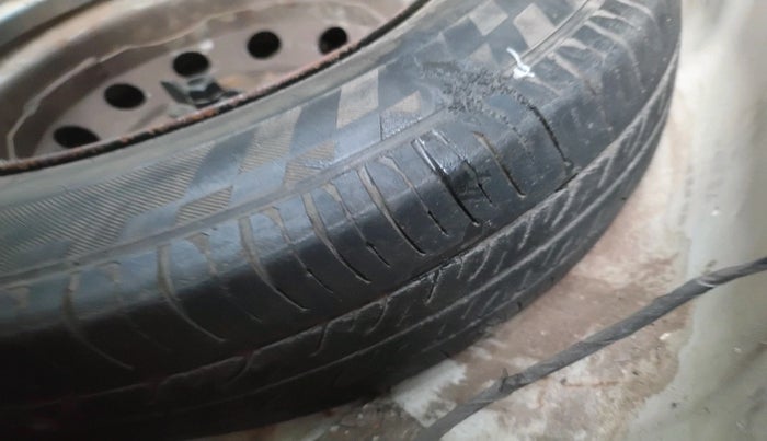 2013 Hyundai Eon ERA +, Petrol, Manual, 1,05,648 km, tyre