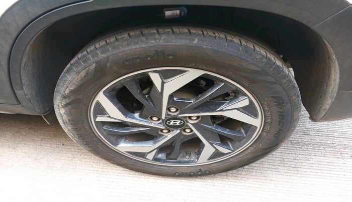 2022 Hyundai Creta SX 1.5 PETROL, Petrol, Manual, 334 km, tyre