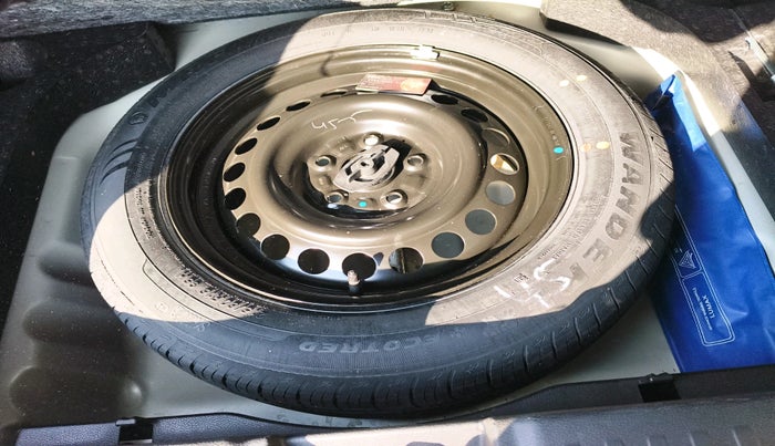 2023 Maruti BREZZA LXI SMART HYBRID, Petrol, Manual, 24,017 km, tyre