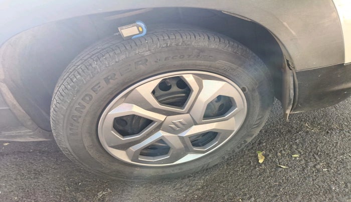 2023 Maruti BREZZA LXI SMART HYBRID, Petrol, Manual, 24,017 km, tyre