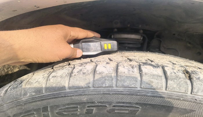 2013 Toyota Fortuner 3.0 4X2 AT, Diesel, Automatic, 1,50,873 km, tyre