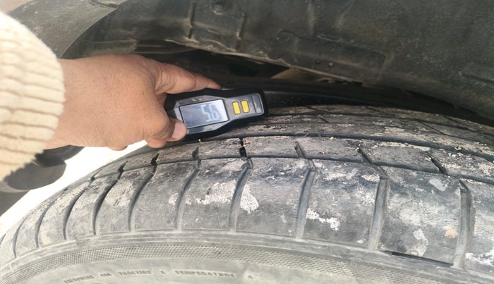 2013 Toyota Fortuner 3.0 4X2 AT, Diesel, Automatic, 1,50,873 km, tyre