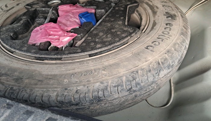 2020 Maruti Vitara Brezza LXI, Petrol, Manual, 1,06,147 km, tyre