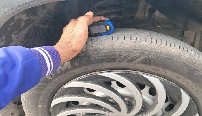 2020 Maruti Vitara Brezza LXI, Petrol, Manual, 1,06,147 km, tyre