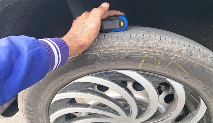 2020 Maruti Vitara Brezza LXI, Petrol, Manual, 1,06,147 km, tyre