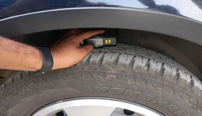 2017 Mahindra XUV500 W6, Diesel, Manual, 76,127 km, tyre