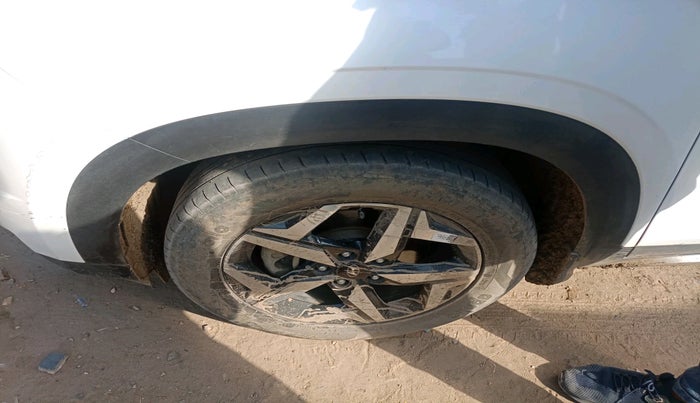 2023 Hyundai ALCAZAR 1.5 PRESTIGE EXE 7S, Diesel, Manual, 38,574 km, tyre