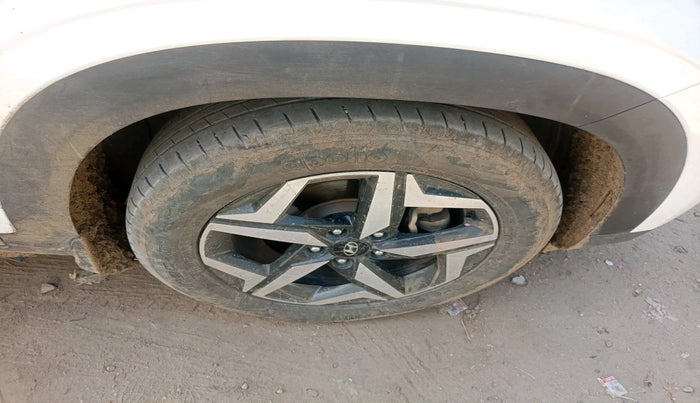 2023 Hyundai ALCAZAR 1.5 PRESTIGE EXE 7S, Diesel, Manual, 38,574 km, tyre